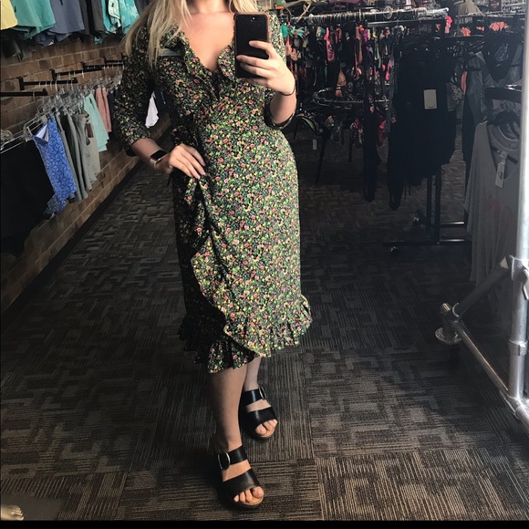 Topshop Dresses & Skirts - Gorgeous like new Topshop wrap dress, work attire!